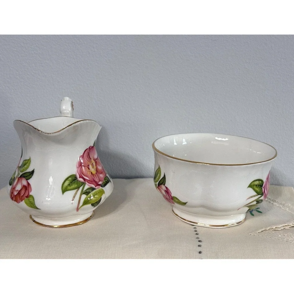 Paragon Camelia Series Hana-Fuki Creamer and Sugar Bowl Set Fine Bone China Gold